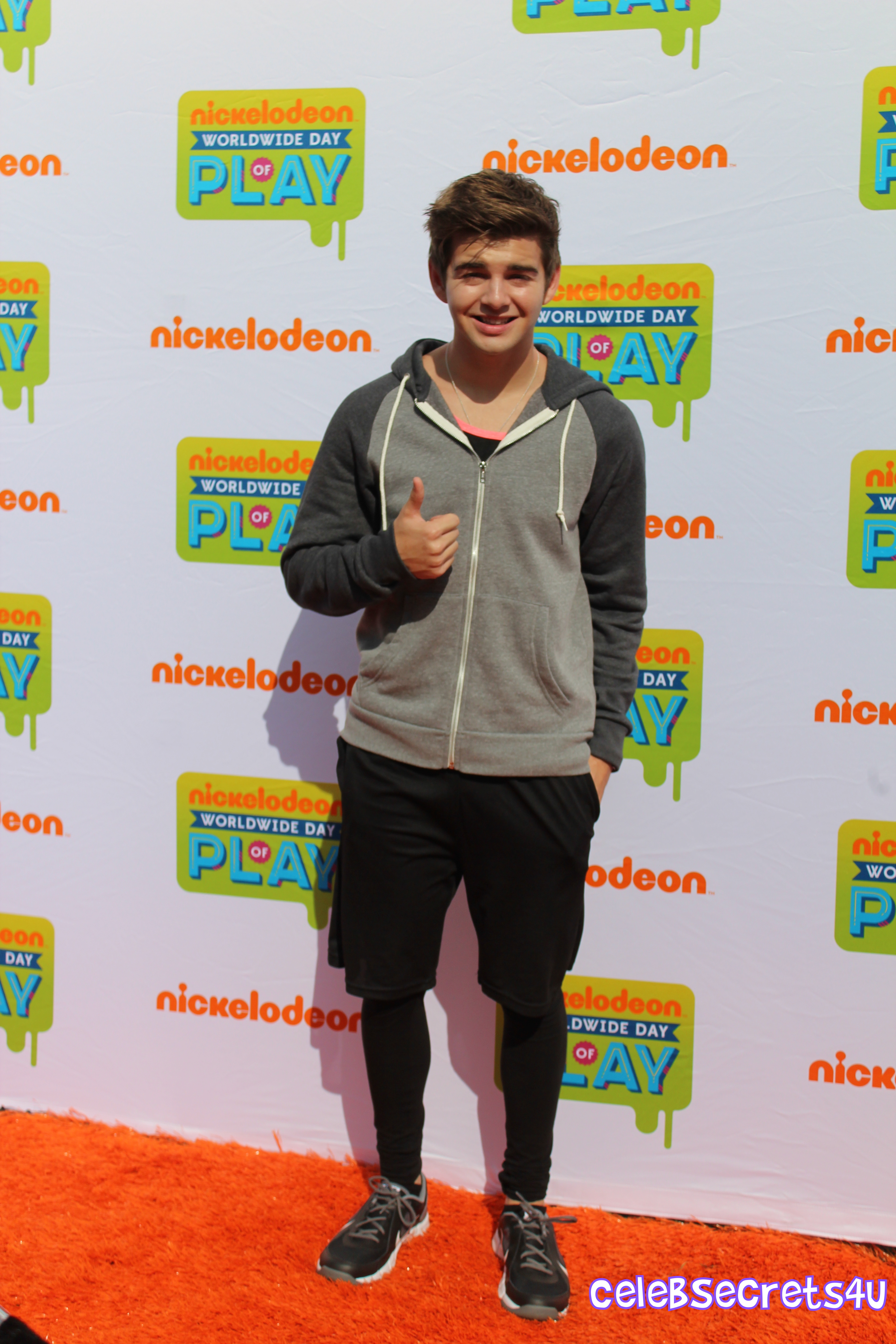 Nickelodeon Goes Dark For 11th Annual Worldwide Day of Play – Exclusive Photos & Videos!