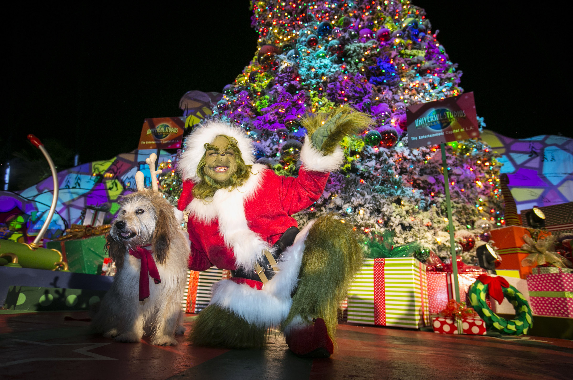 Exclusive: CS4U Attends Grinchmas Tree Lighting! (@unistudios)