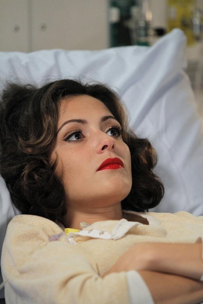 Italia Ricci Talks “Chasing Life” Christmas Special Airing Tonight – Read the Q&A!
