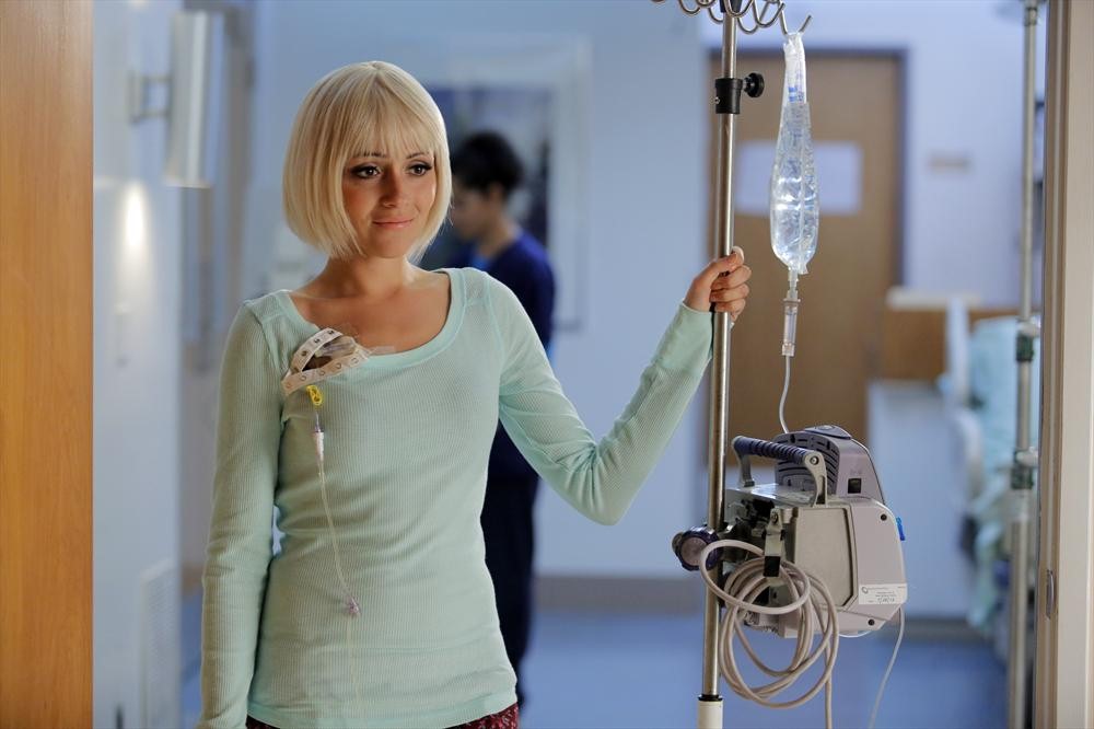 Italia Ricci Talks “Chasing Life” Christmas Special Airing Tonight – Read the Q&A!