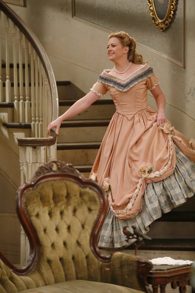 Melissa Joan Hart Talks MELISSA & JOEY Christmas Special – Watch the Video!