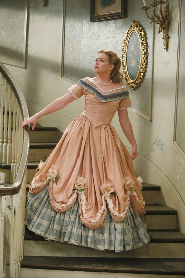 Melissa Joan Hart Talks MELISSA & JOEY Christmas Special – Watch the Video!