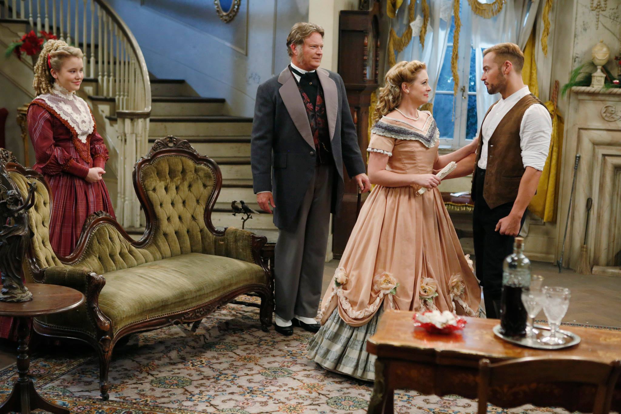 Melissa Joan Hart Talks MELISSA & JOEY Christmas Special – Watch the Video!