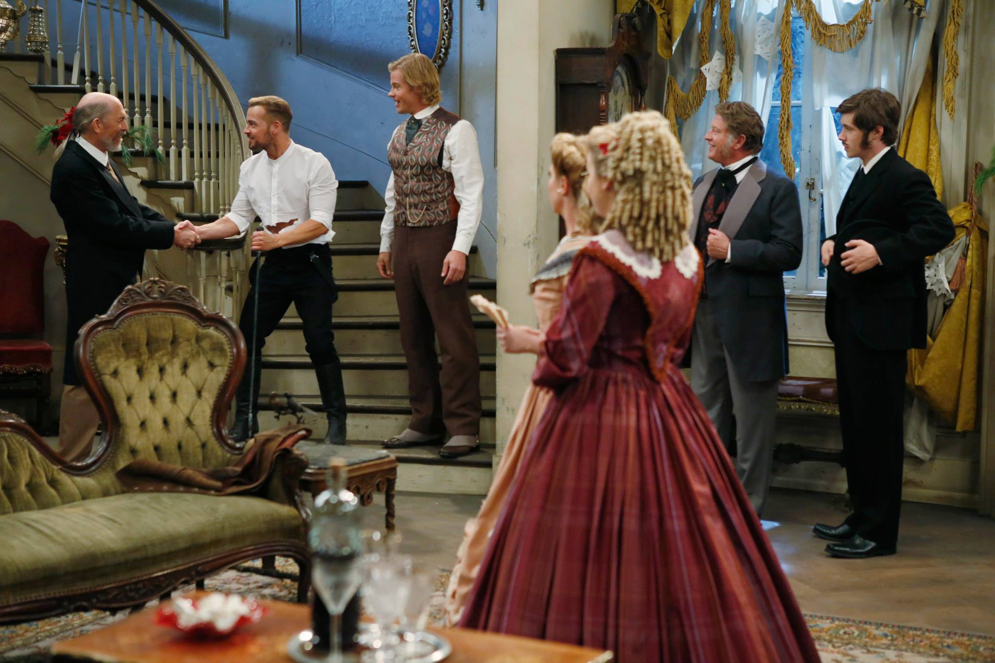 Melissa Joan Hart Talks MELISSA & JOEY Christmas Special – Watch the Video!