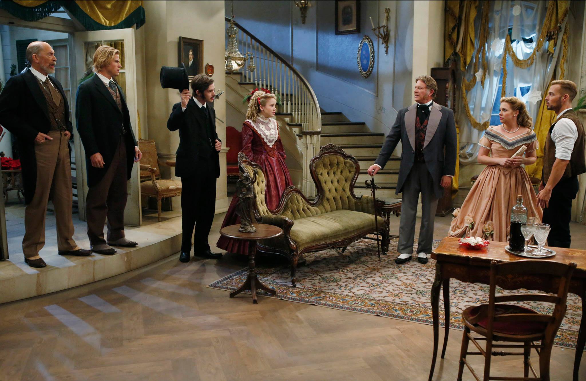 Melissa Joan Hart Talks MELISSA & JOEY Christmas Special – Watch the Video!