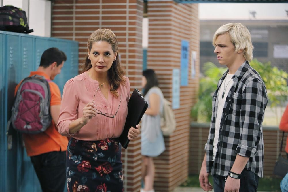 Austin & Ally Plan their Senior Year in the New Episode Tonight- Check Out the Pics!