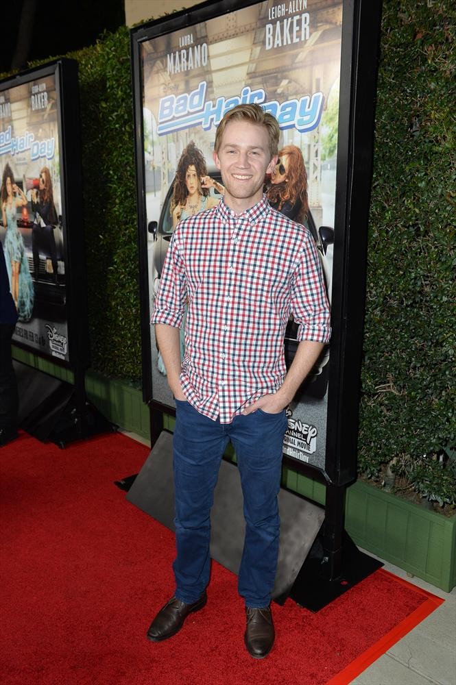 Laura Marano & Leigh-Allyn Baker Spill Bad Hair Day Memories – Watch the Videos! (@lauramarano @L_A_Baker)