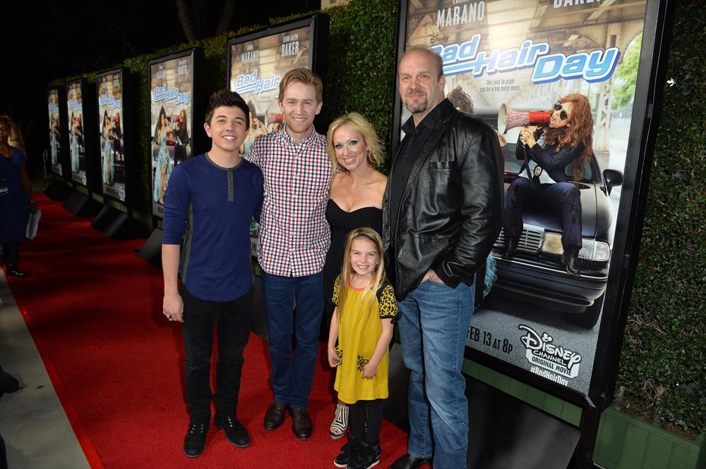 Laura Marano & Leigh-Allyn Baker Spill Bad Hair Day Memories – Watch the Videos! (@lauramarano @L_A_Baker)