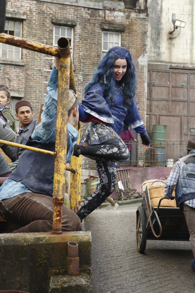 Disney’s “Descendants” Gets a Premiere Date! (@DisneyChannel)