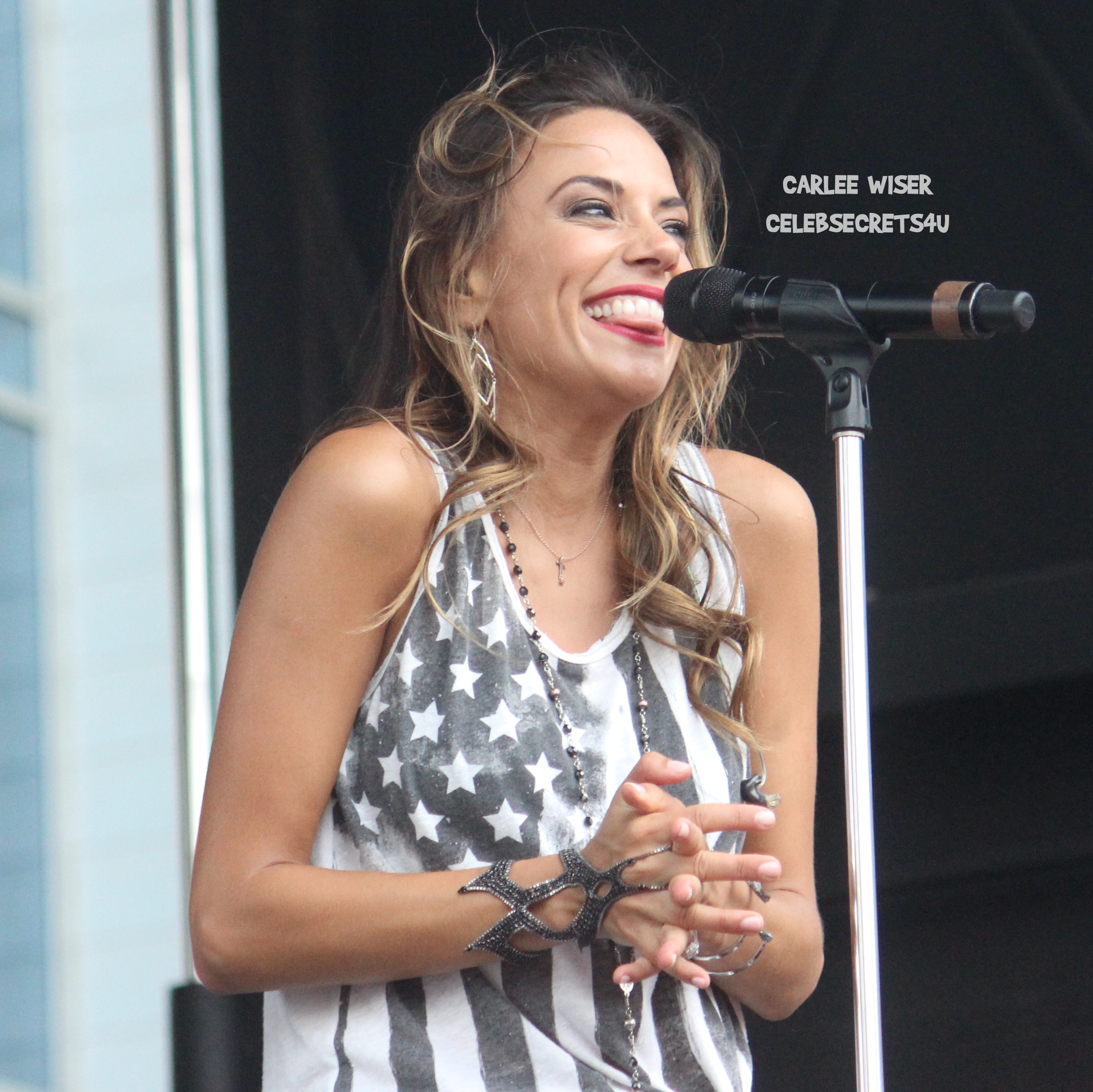 Jana Kramer Performs on the Bud Light Stage at the 2015 CMA Music Festival – See the Pics! (@kramergirl #CMAFest)