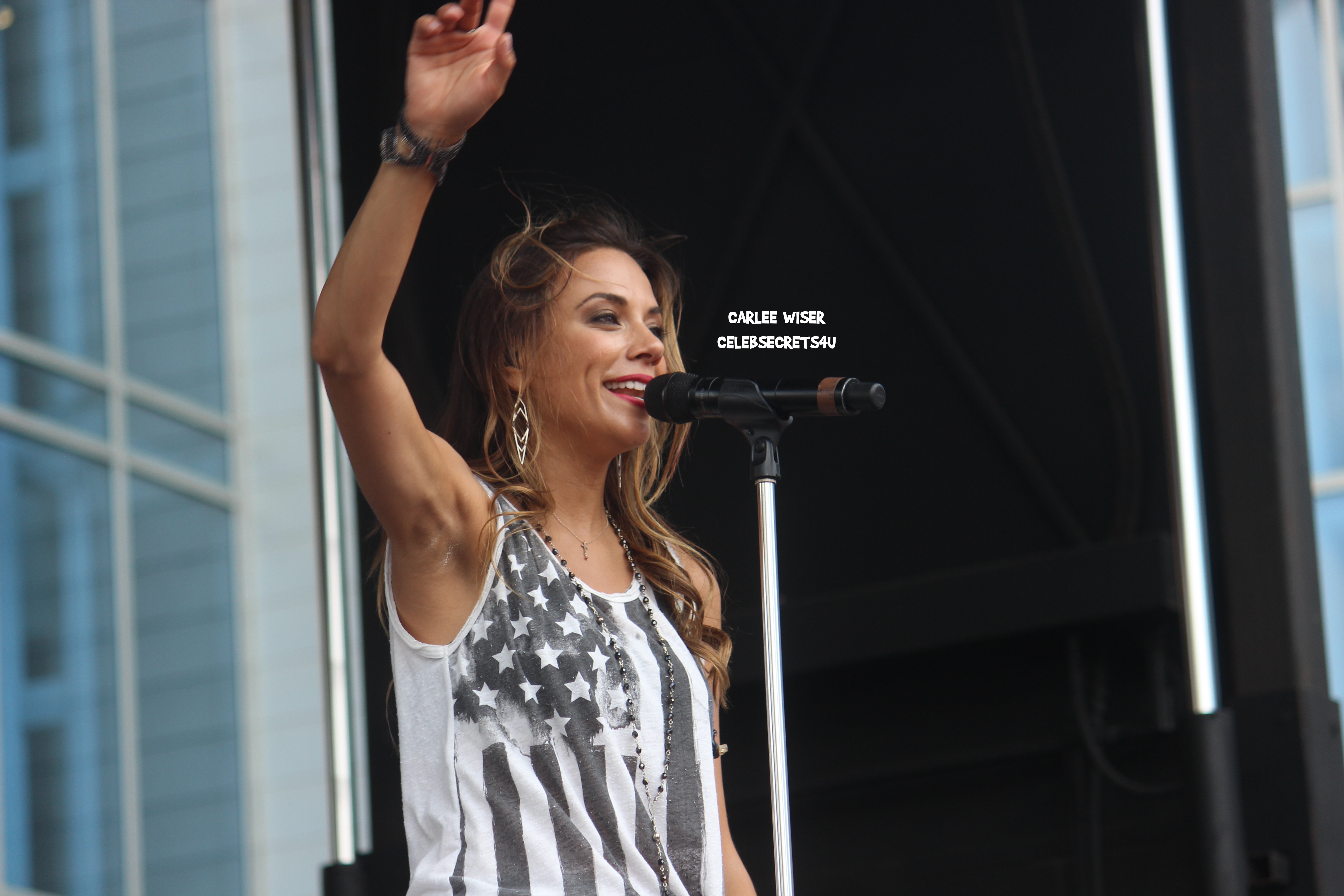 Jana Kramer Performs on the Bud Light Stage at the 2015 CMA Music Festival – See the Pics! (@kramergirl #CMAFest)