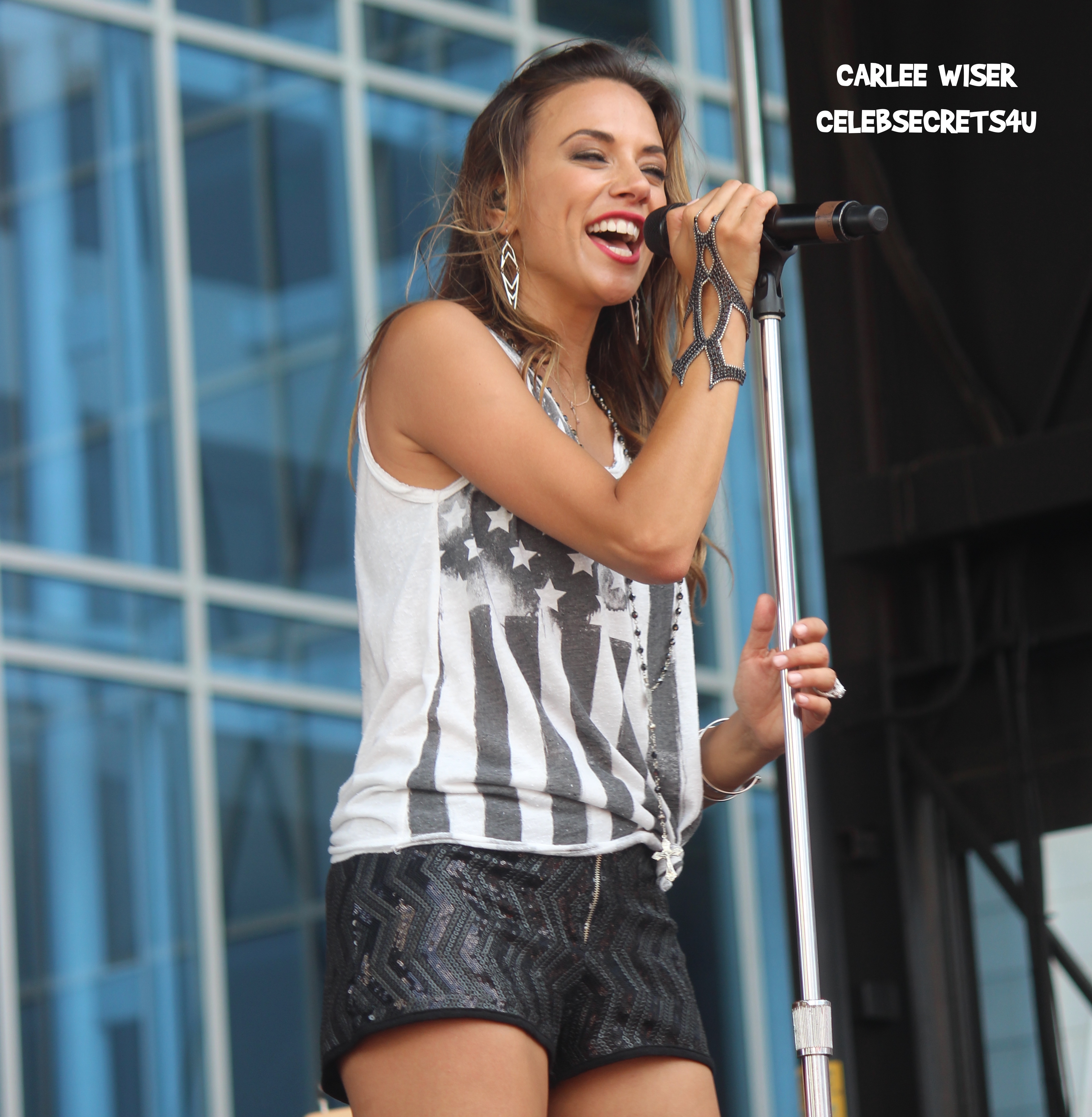 Jana Kramer Performs on the Bud Light Stage at the 2015 CMA Music Festival – See the Pics! (@kramergirl #CMAFest)