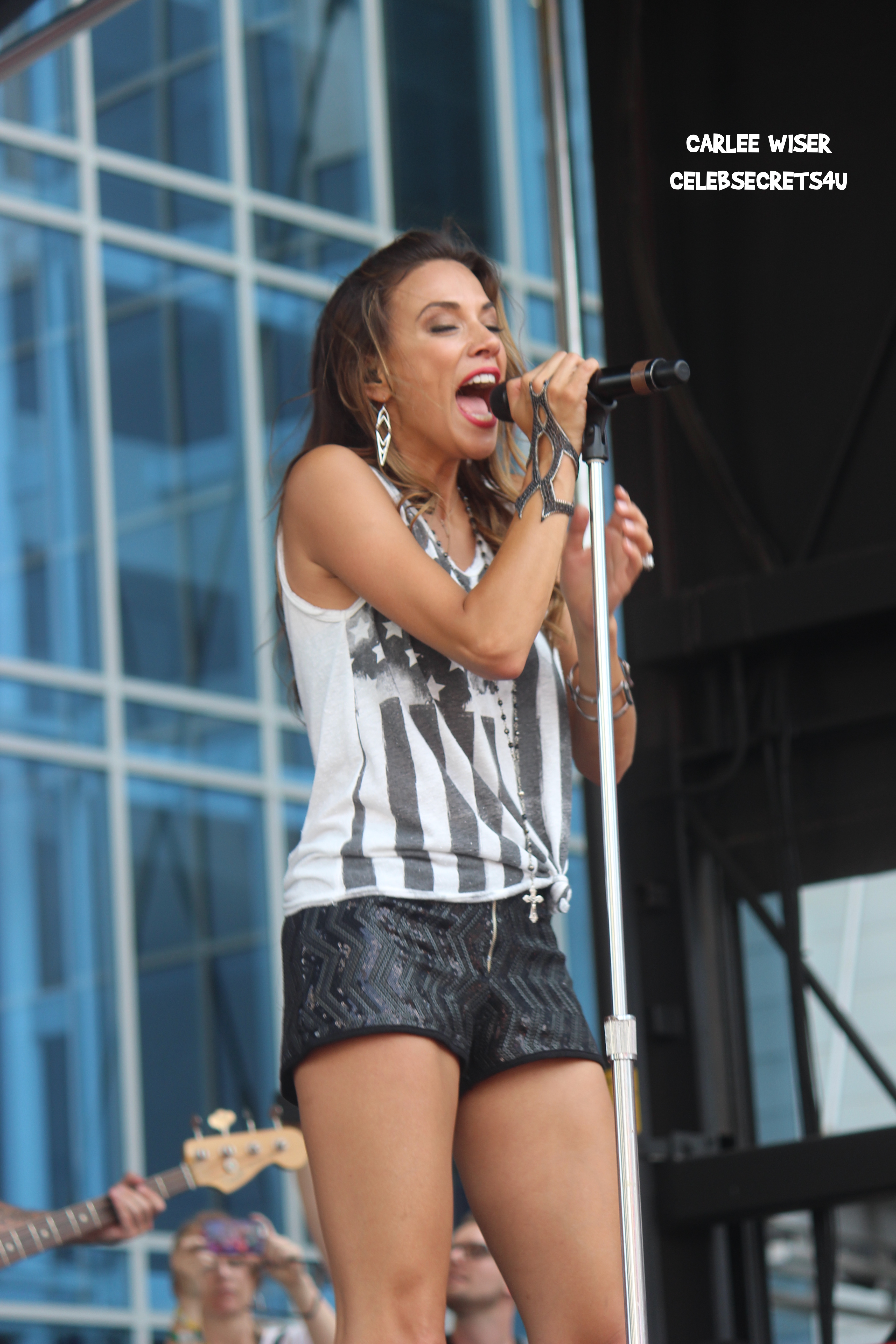 Jana Kramer Performs on the Bud Light Stage at the 2015 CMA Music Festival – See the Pics! (@kramergirl #CMAFest)