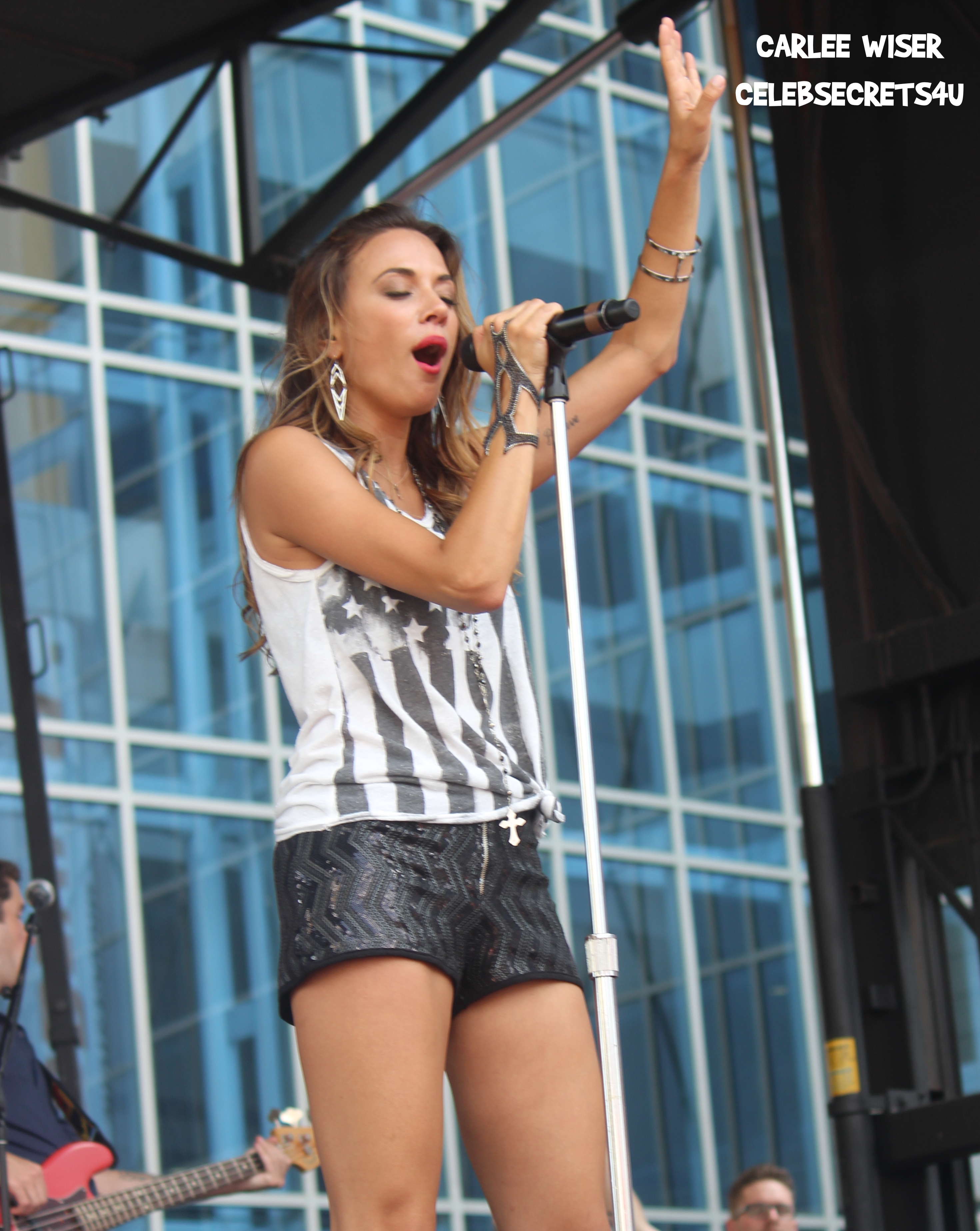 Jana Kramer Performs on the Bud Light Stage at the 2015 CMA Music Festival – See the Pics! (@kramergirl #CMAFest)