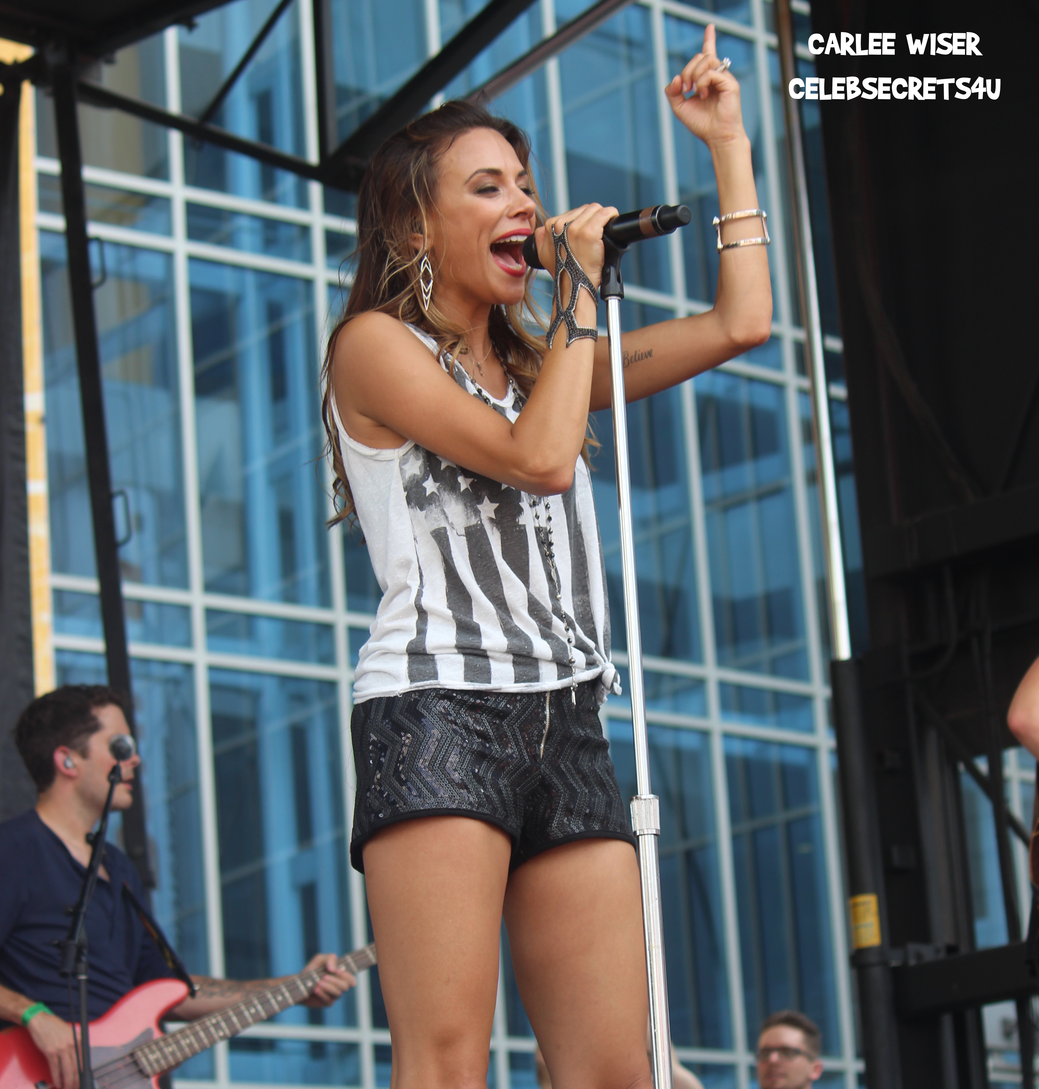 Jana Kramer Performs on the Bud Light Stage at the 2015 CMA Music Festival – See the Pics! (@kramergirl #CMAFest)