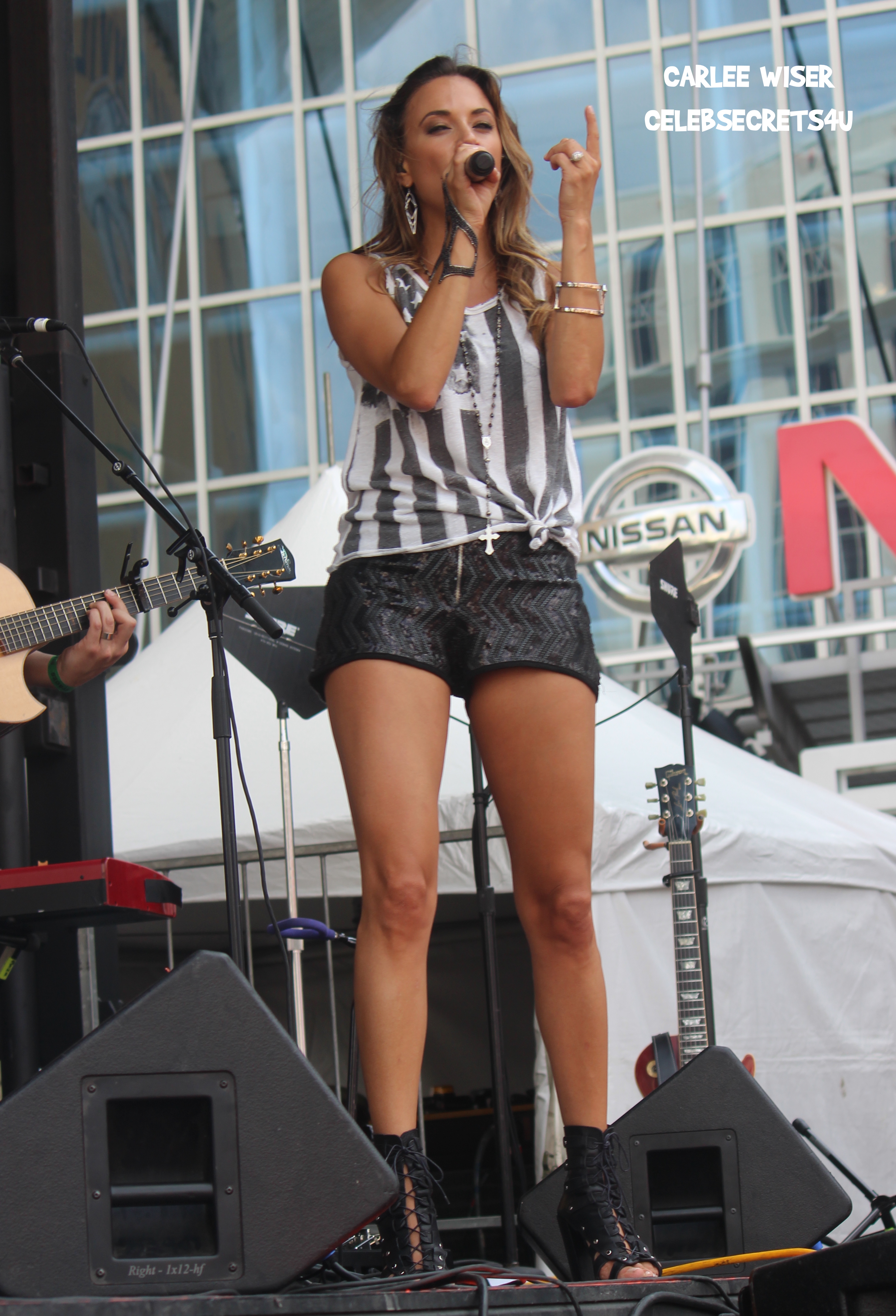 Jana Kramer Performs on the Bud Light Stage at the 2015 CMA Music Festival – See the Pics! (@kramergirl #CMAFest)