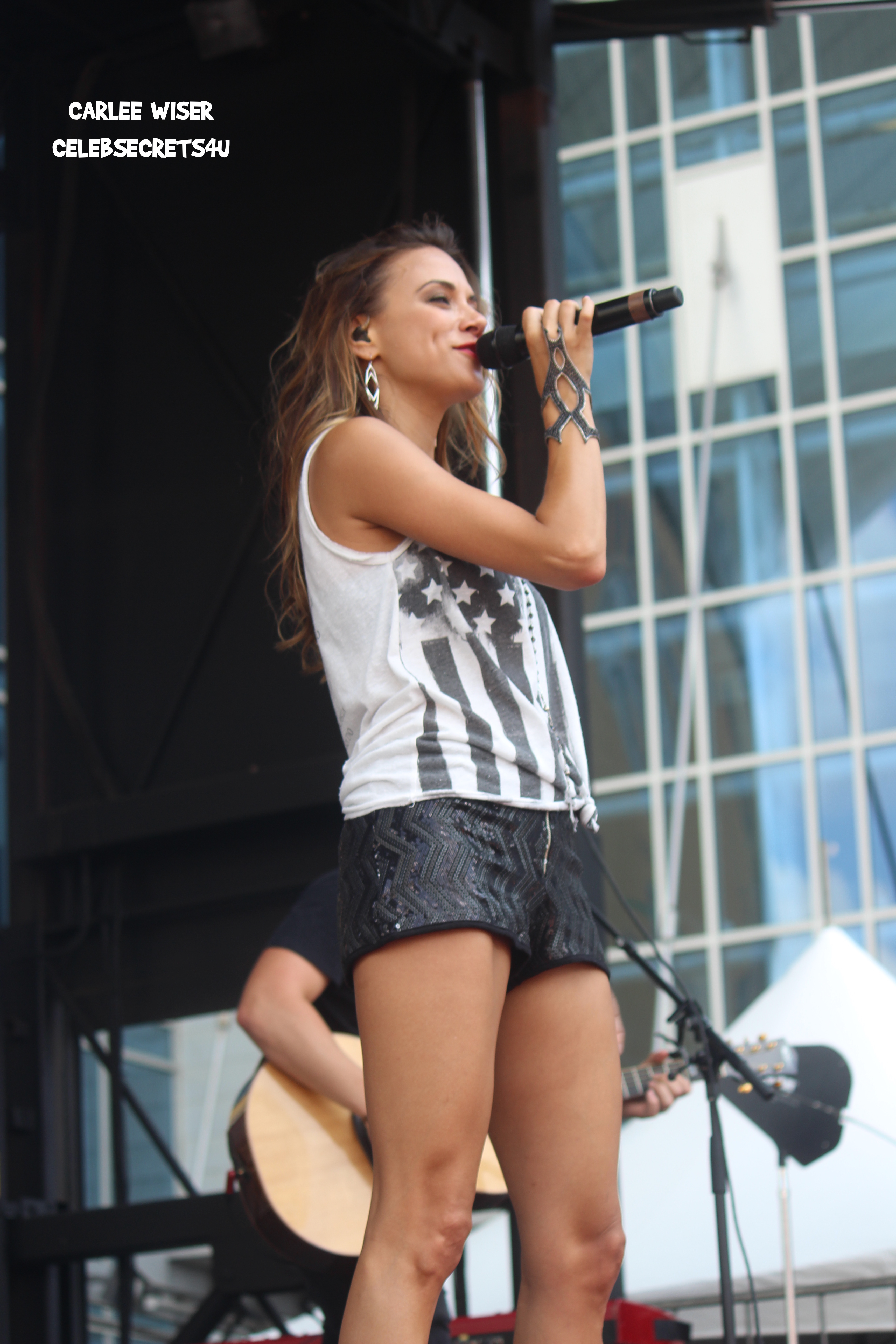 Jana Kramer Performs on the Bud Light Stage at the 2015 CMA Music Festival – See the Pics! (@kramergirl #CMAFest)