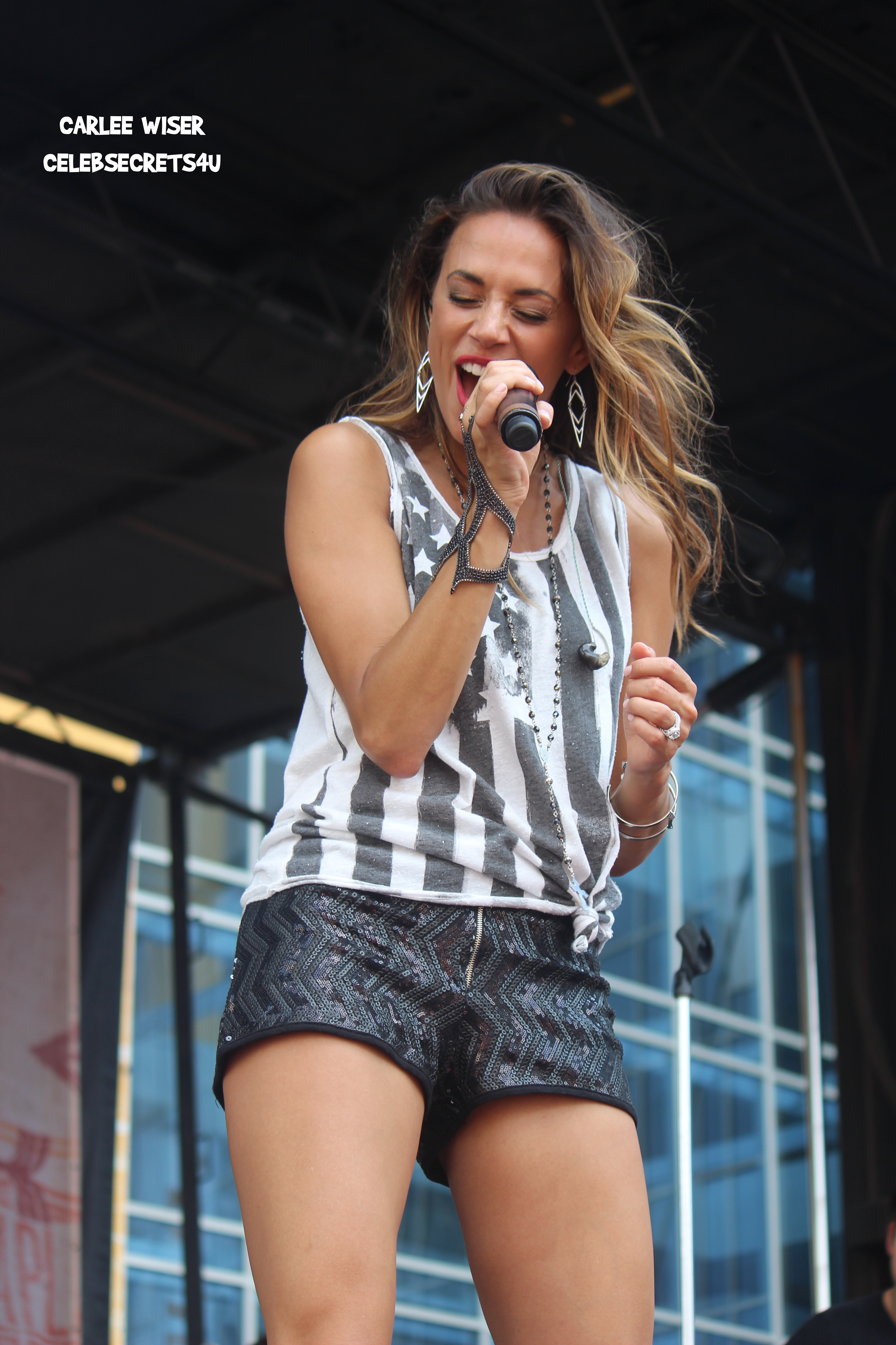 Jana Kramer Performs on the Bud Light Stage at the 2015 CMA Music Festival – See the Pics! (@kramergirl #CMAFest)