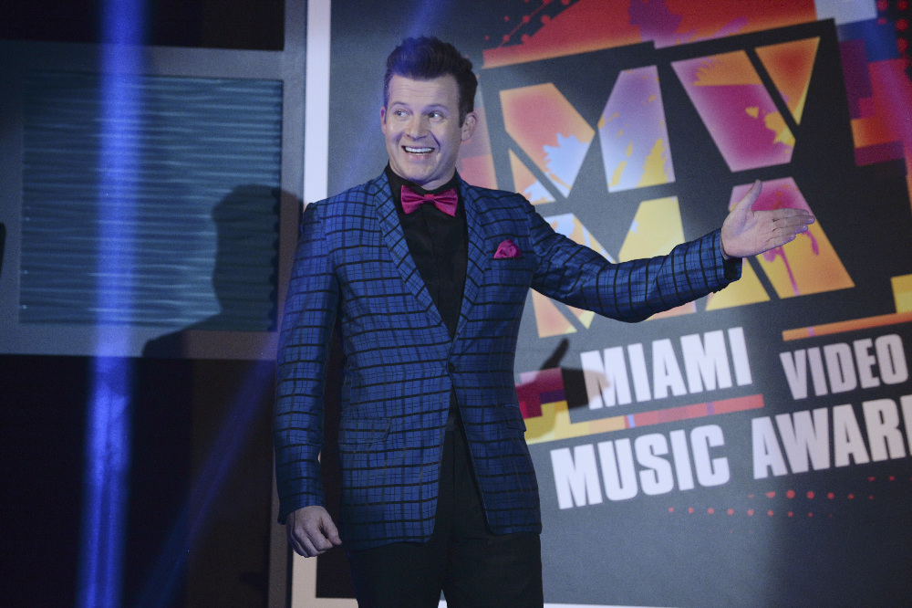 Becky G to Guest Star on “Austin & Ally” Tonight – Watch a Clip! (@iambeckyg)