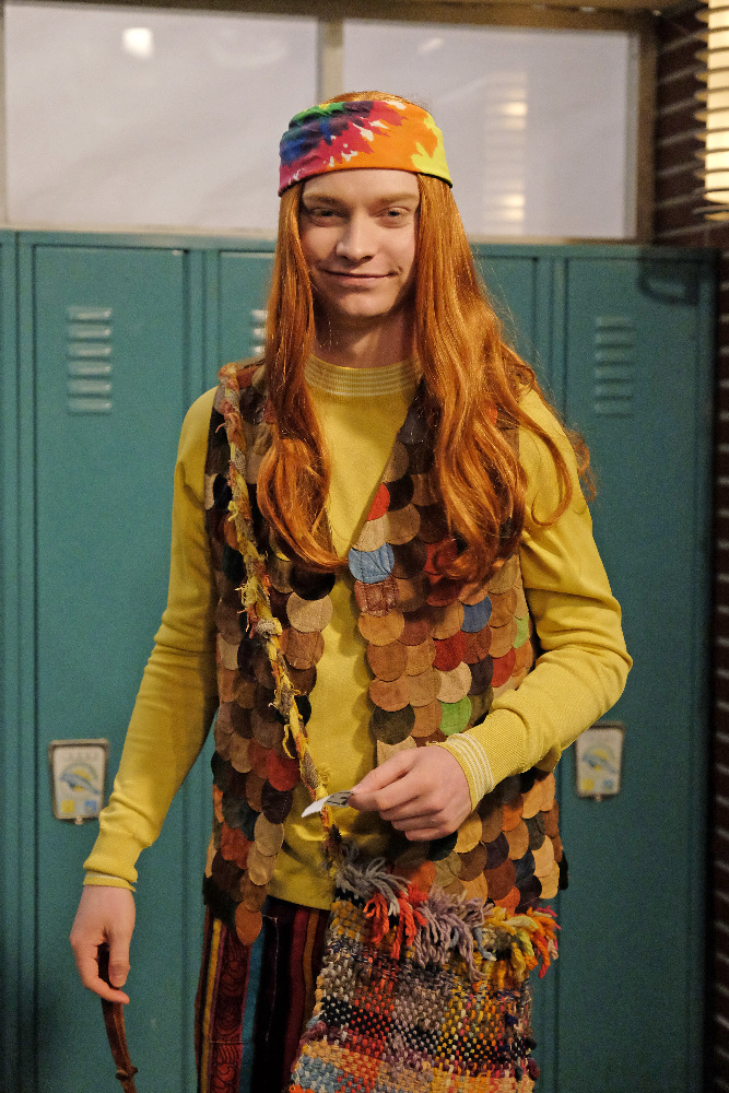 Austin, Ally, Dez & Trish Go Back to the 70s on Tonight’s “Austin & Ally” – See the Pics!