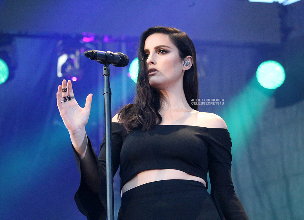 R&B Goddess BANKS Is Our New Obsession After Her Budweiser Made in America Performance (@hernameisbanks)