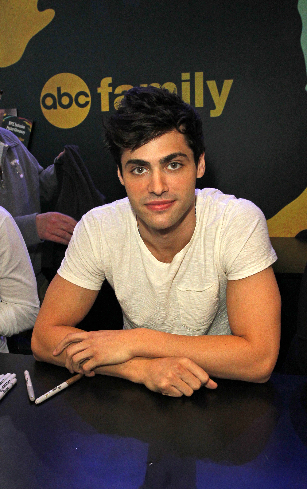 ABC Family Drops New Teasers & Premiere Date for “Shadowhunters” at New York Comic Con