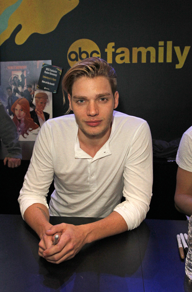 ABC Family Drops New Teasers & Premiere Date for “Shadowhunters” at New York Comic Con