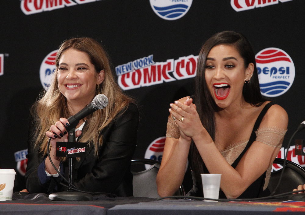 WATCH: ABC Family Reveals First 4 Minutes of the Pretty Little Liars Season 6 Premiere (@abcfPLL)