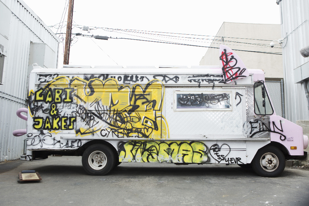 @RexLee_ Dishes About Elliot and Alan’s Wedding Day on Tonight’s Fall Finale of ‘Young & Hungry’ – Read Our Q&A! (@YoungandHungry @ABCFamily)