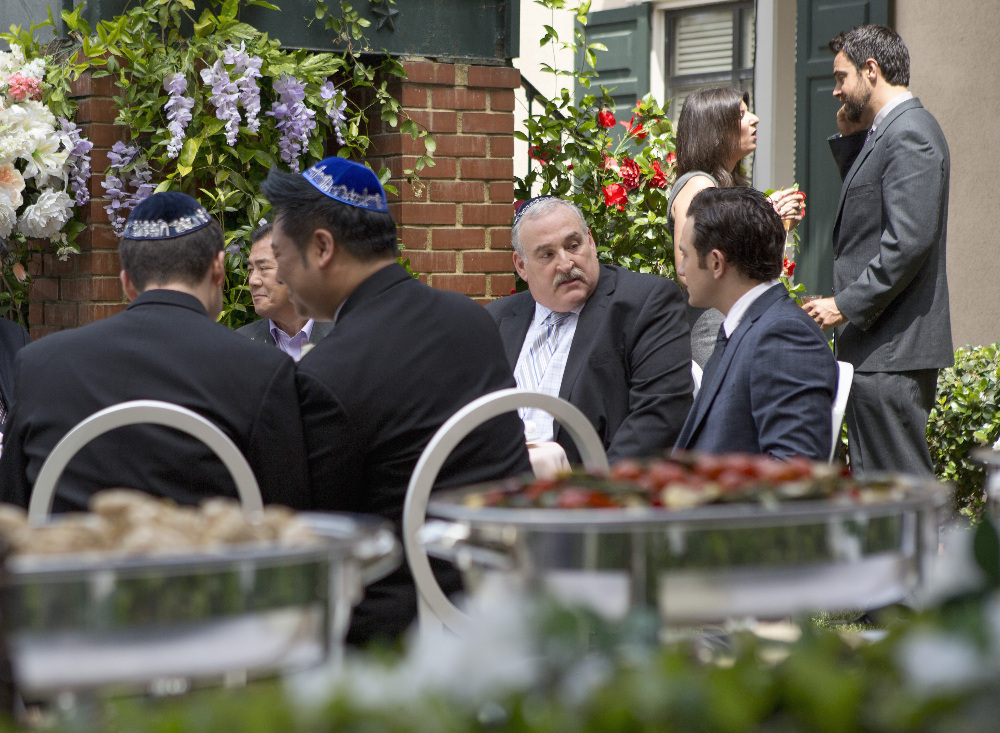 @RexLee_ Dishes About Elliot and Alan’s Wedding Day on Tonight’s Fall Finale of ‘Young & Hungry’ – Read Our Q&A! (@YoungandHungry @ABCFamily)