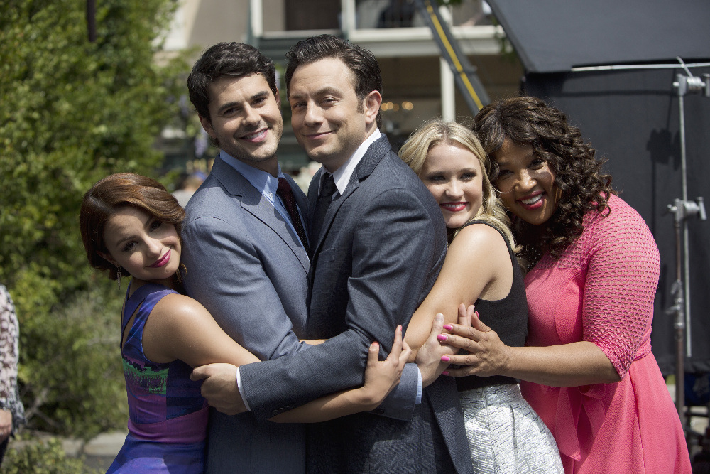 @RexLee_ Dishes About Elliot and Alan’s Wedding Day on Tonight’s Fall Finale of ‘Young & Hungry’ – Read Our Q&A! (@YoungandHungry @ABCFamily)