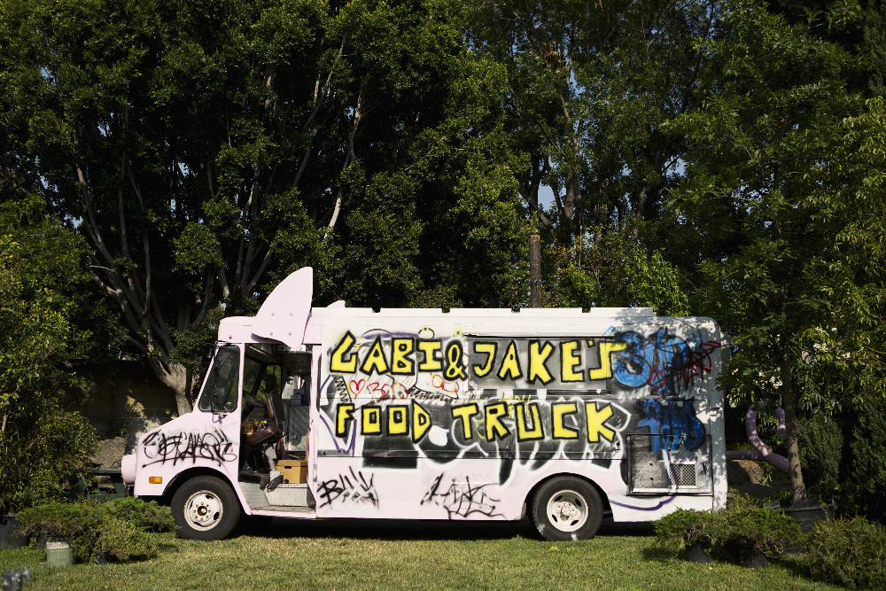 @RexLee_ Dishes About Elliot and Alan’s Wedding Day on Tonight’s Fall Finale of ‘Young & Hungry’ – Read Our Q&A! (@YoungandHungry @ABCFamily)