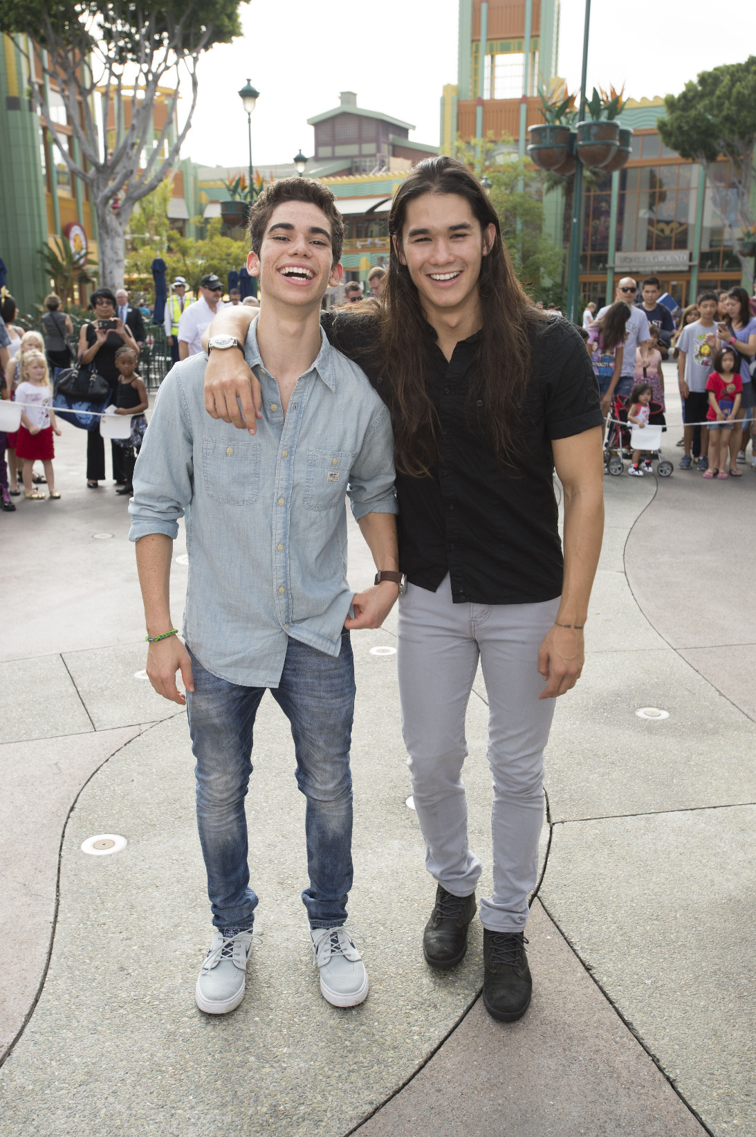 The Cast of Descendants Take Over Downtown Disney Following Descendants 2 Announcement