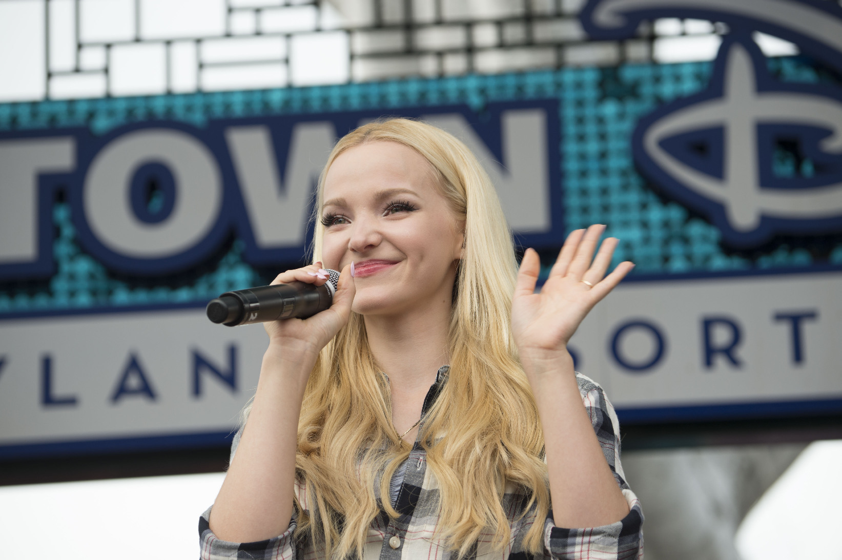 The Cast of Descendants Take Over Downtown Disney Following Descendants 2 Announcement