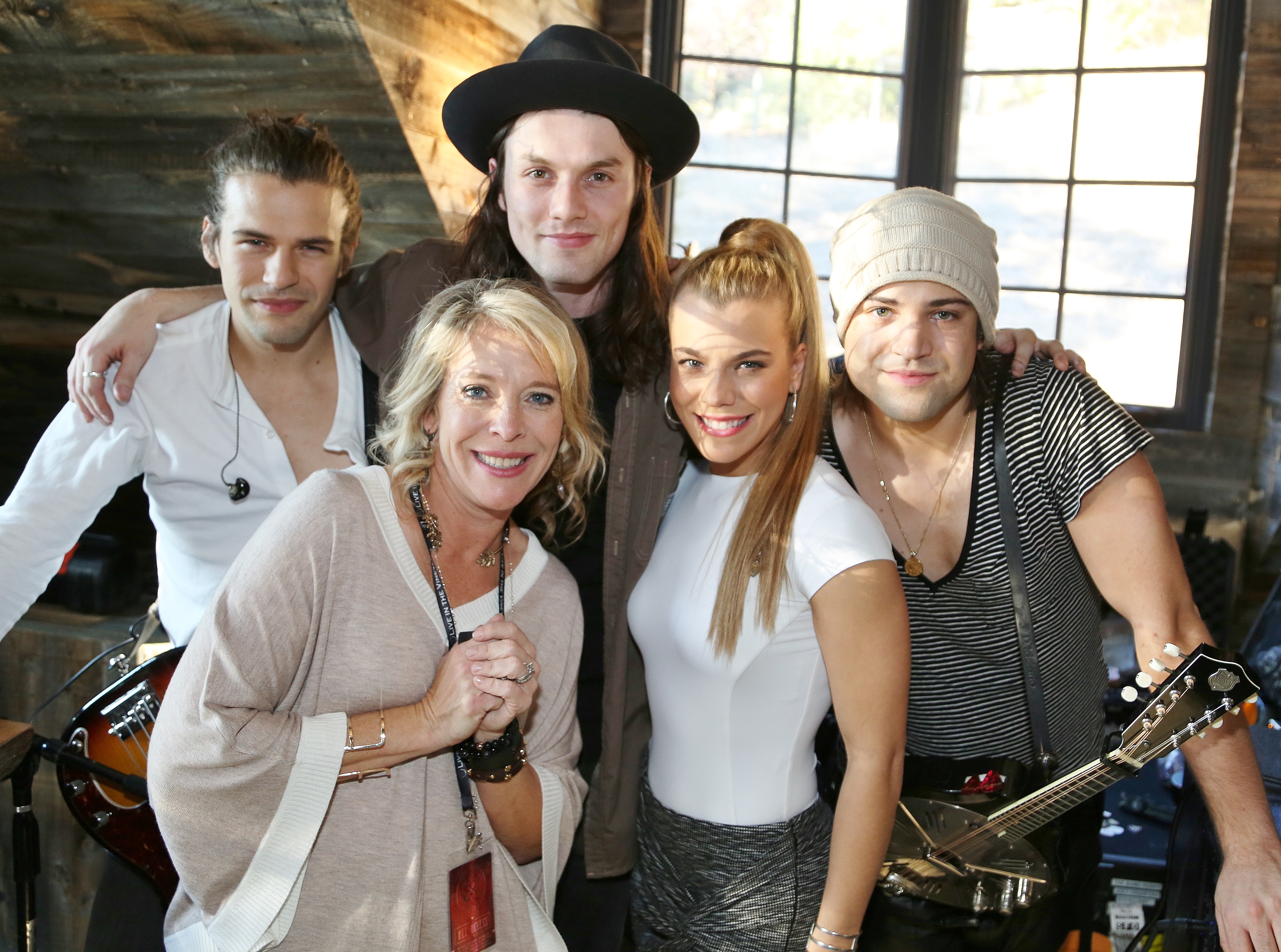 The Band Perry Makes Surprise Appearance at ‘Live in the Vineyard’ – See the Pics! (@thebandperry)