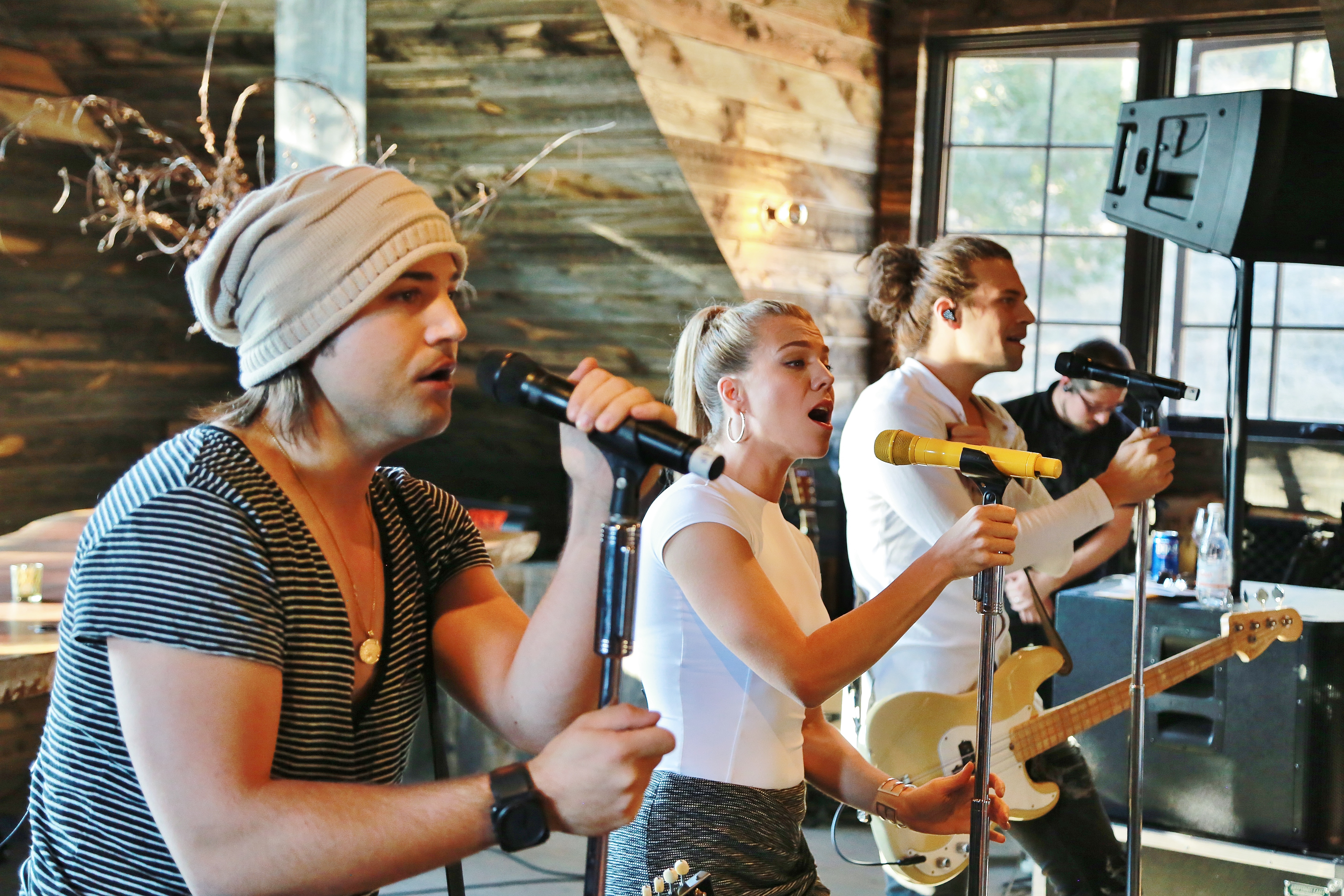 The Band Perry Makes Surprise Appearance at ‘Live in the Vineyard’ – See the Pics! (@thebandperry)