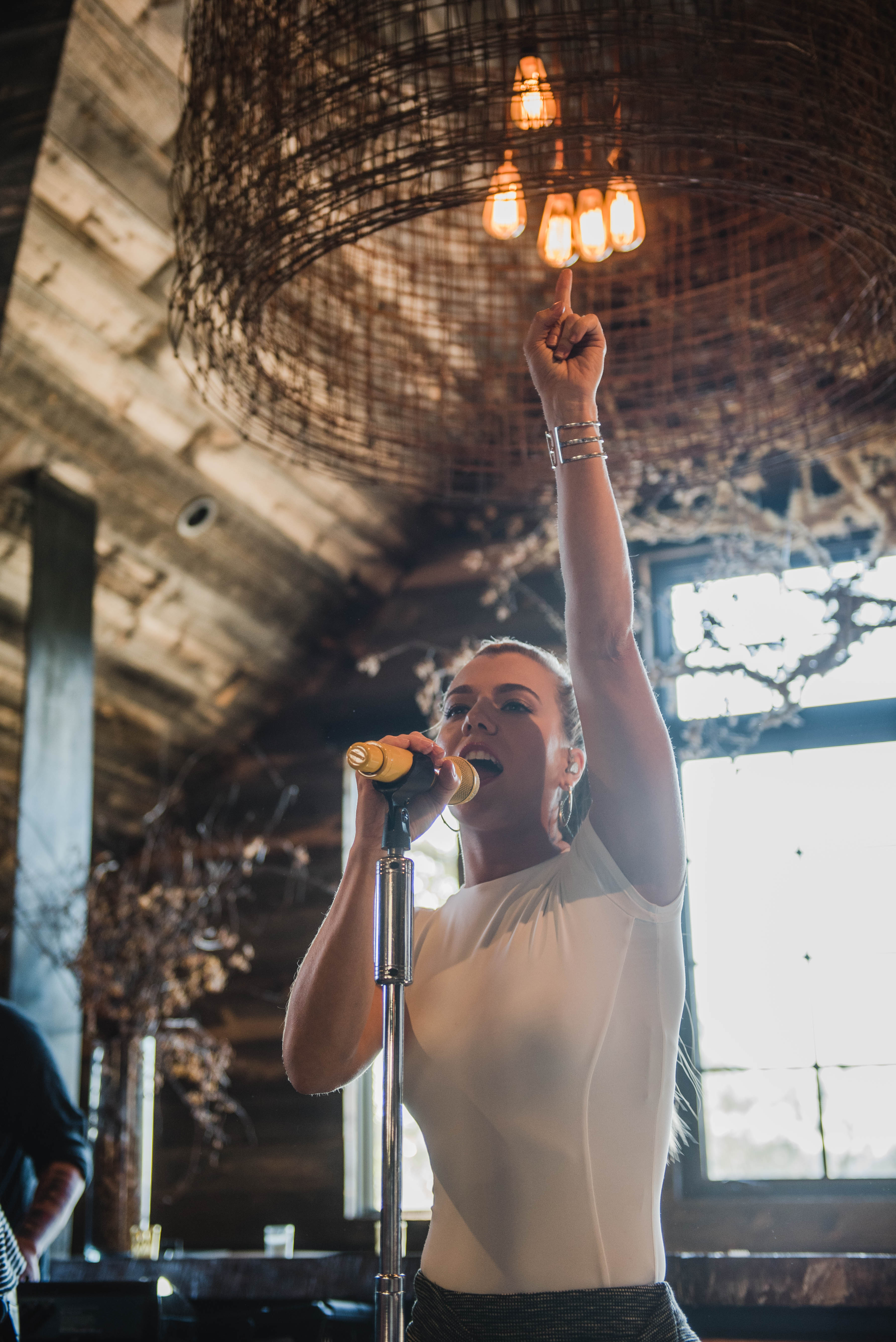 The Band Perry Makes Surprise Appearance at ‘Live in the Vineyard’ – See the Pics! (@thebandperry)