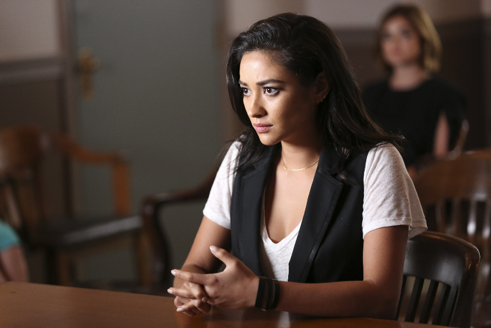 The Liars Are Dishing Some Secrets About ‘Pretty Little Liars: 5 Years Forward’ Tonight – Watch a Clip! (@abcfamily @ABCFpll @LittleLiars)