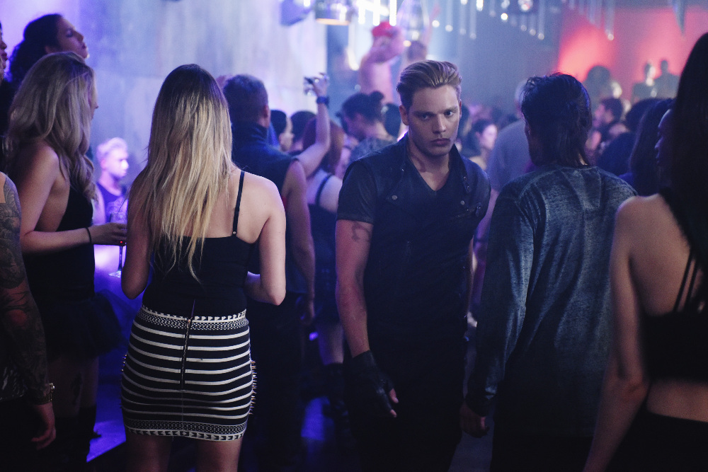 Katherine McNamara Talks ‘Shadowhunters’ & Beauty – Read Our Q&A (@Kat_McNamara)