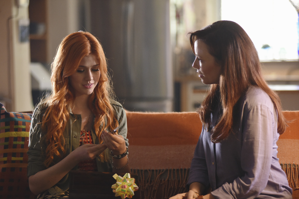 Katherine McNamara Talks ‘Shadowhunters’ & Beauty – Read Our Q&A (@Kat_McNamara)