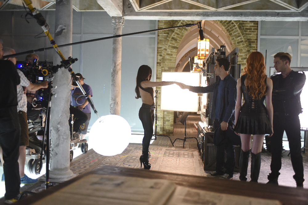 Will Clary’s Memories Help Find Her Mother & The Mortal Cup? Watch a Clip From Tonight’s ‘Shadowhunters’