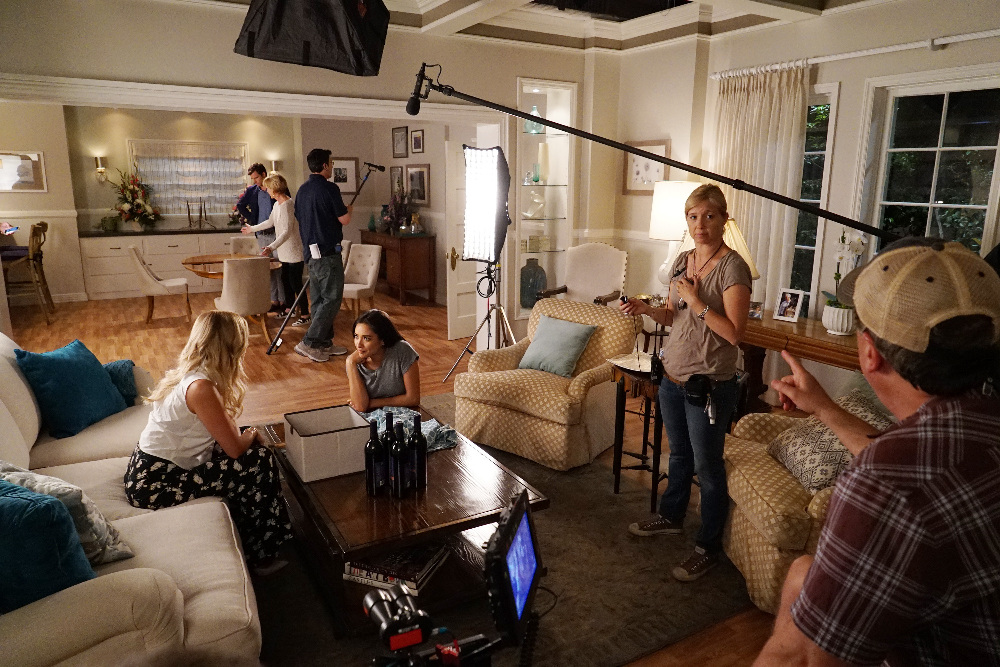 The Liars Start To Point Fingers on Tonight’s ‘Pretty Little Liars’ – Watch the Video!