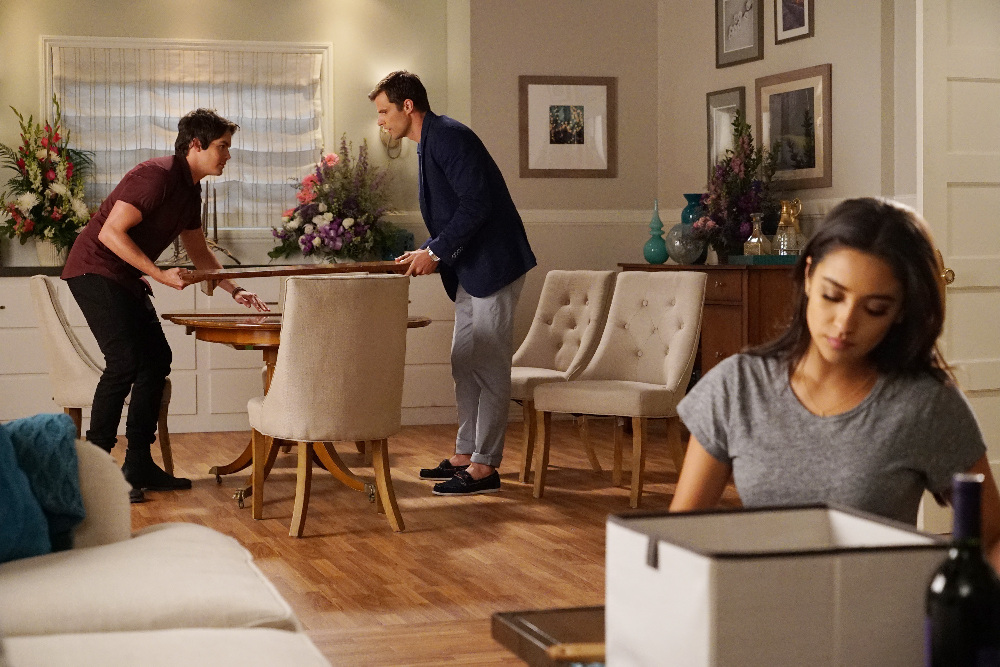 The Liars Start To Point Fingers on Tonight’s ‘Pretty Little Liars’ – Watch the Video!