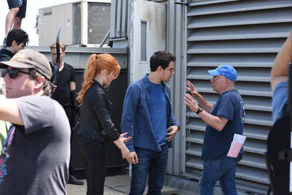 Clary Is On A Mission To Save Simon On Tonight’s ‘Shadowhunters’ – Watch The Video!