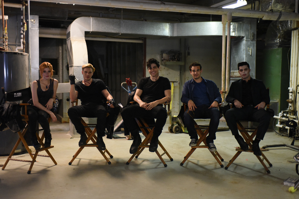 Clary Is On A Mission To Save Simon On Tonight’s ‘Shadowhunters’ – Watch The Video!