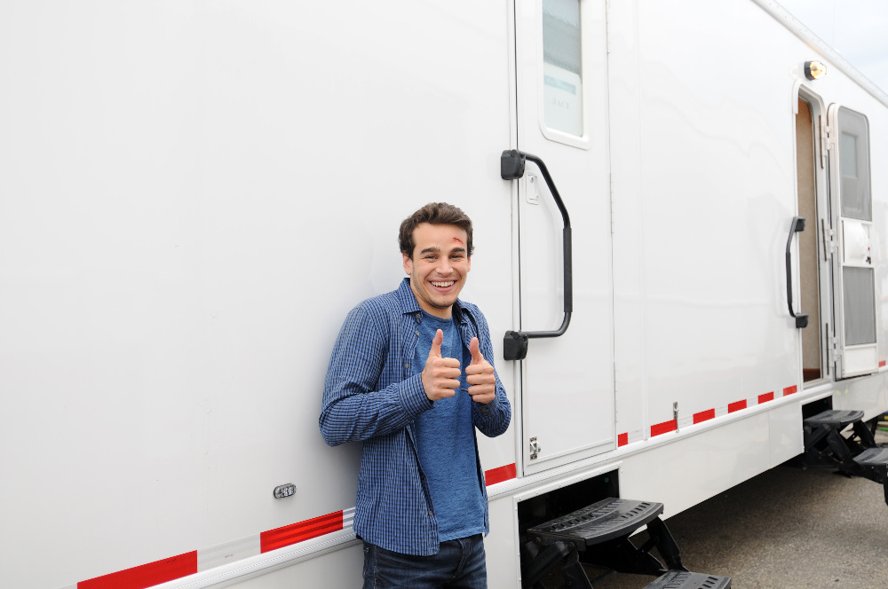 Clary Is On A Mission To Save Simon On Tonight’s ‘Shadowhunters’ – Watch The Video!