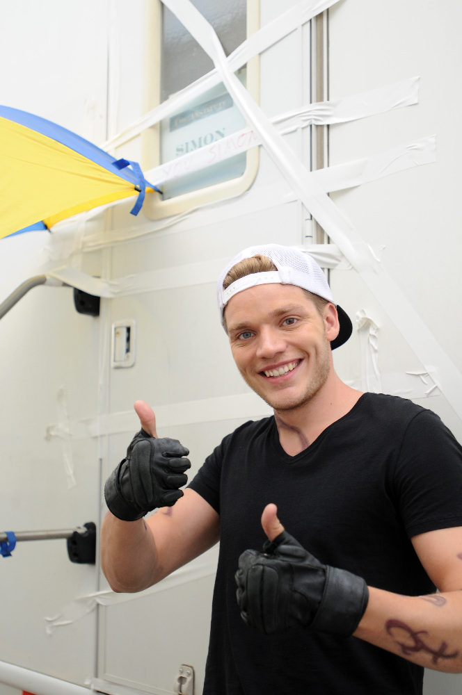 Clary Is On A Mission To Save Simon On Tonight’s ‘Shadowhunters’ – Watch The Video!