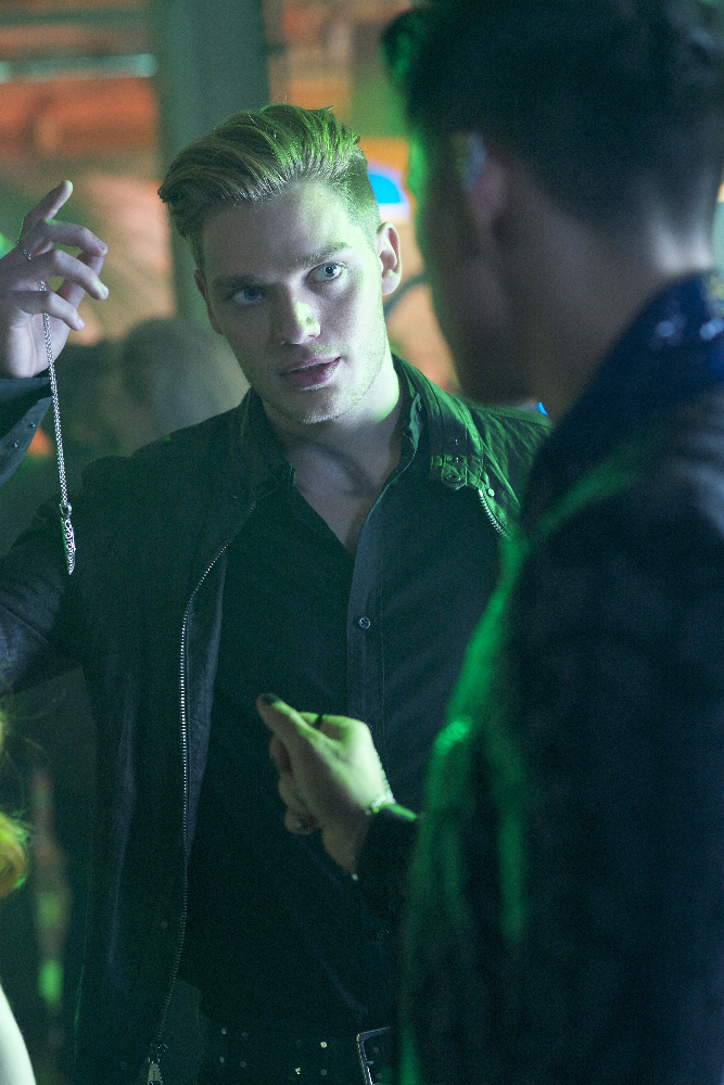 The Shadowhunters Will Have To Put Their Trust In A Downworlder on Tonight’s ‘Shadowhunters’ – Watch A Sneak Peek!
