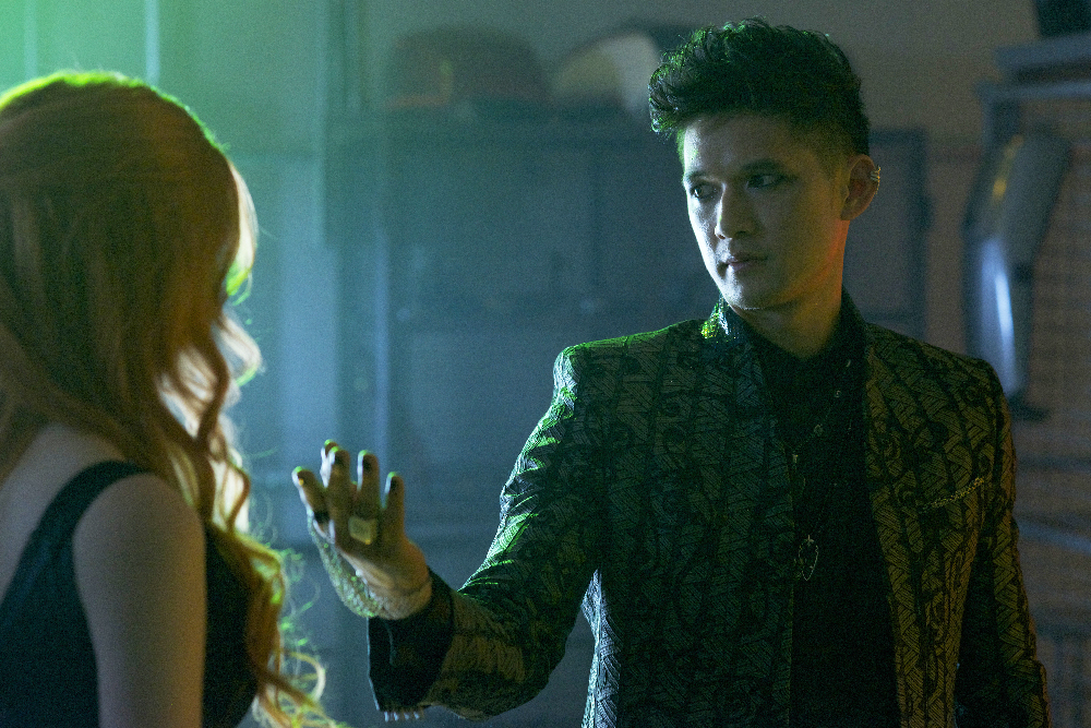The Shadowhunters Will Have To Put Their Trust In A Downworlder on Tonight’s ‘Shadowhunters’ – Watch A Sneak Peek!