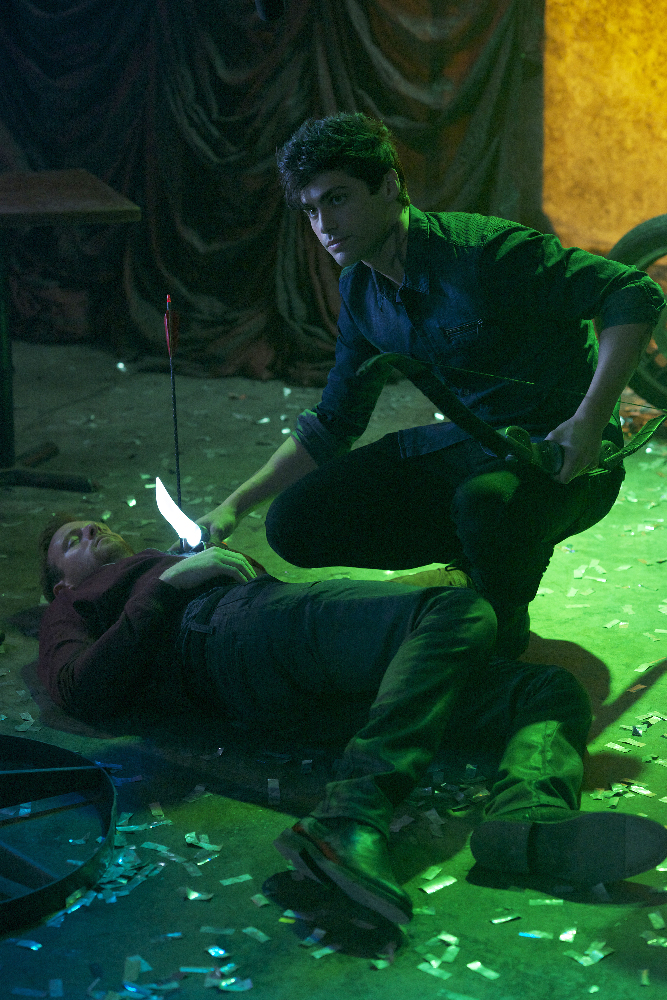 The Shadowhunters Will Have To Put Their Trust In A Downworlder on Tonight’s ‘Shadowhunters’ – Watch A Sneak Peek!